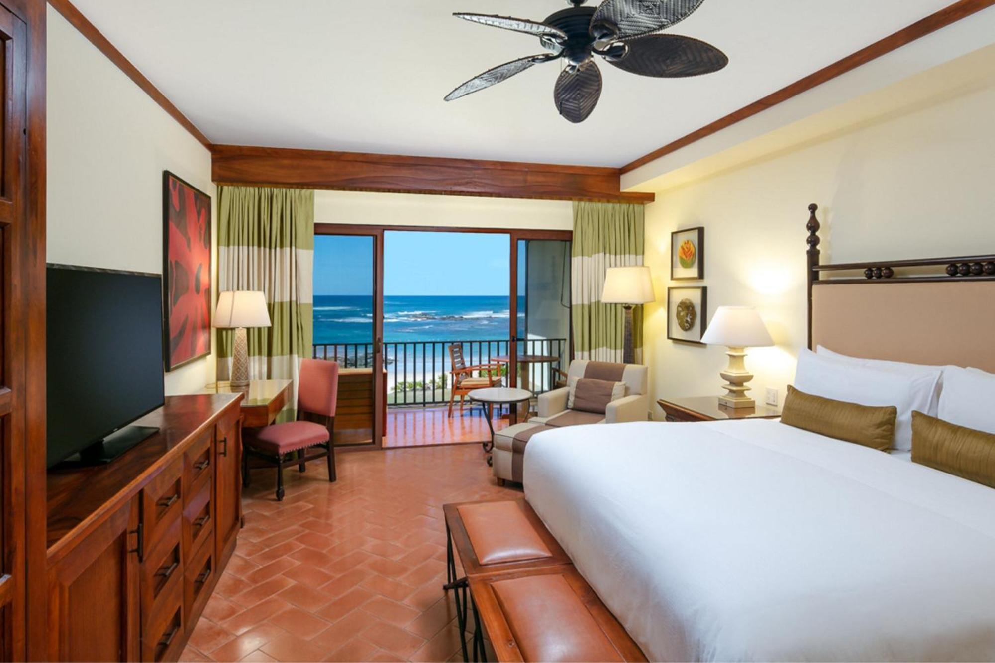 Guest room 1 King Ocean Front Balcony